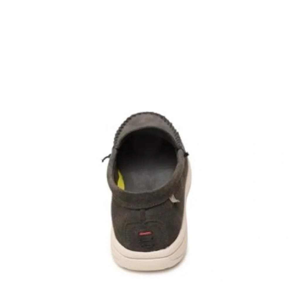 MINNETONKA men’s Discover Classic Slip-On Loafers